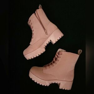 Rouge Combat Boots in Muave